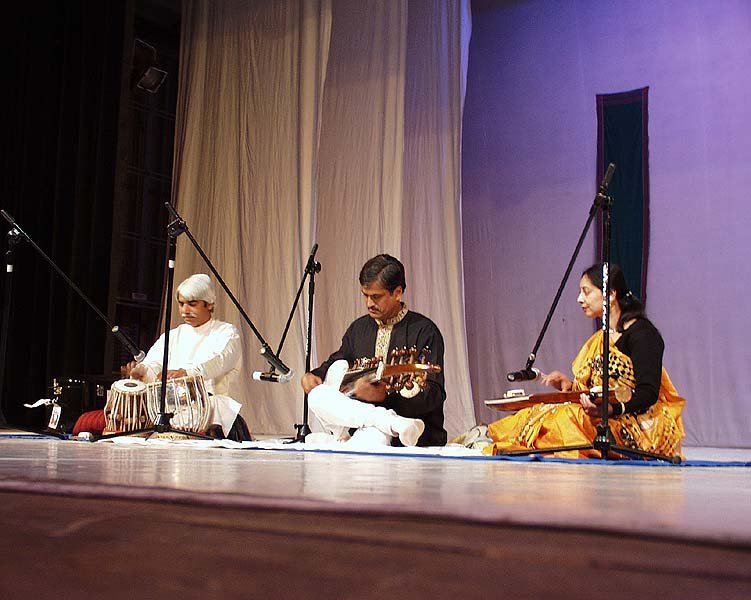 HOLI 2003